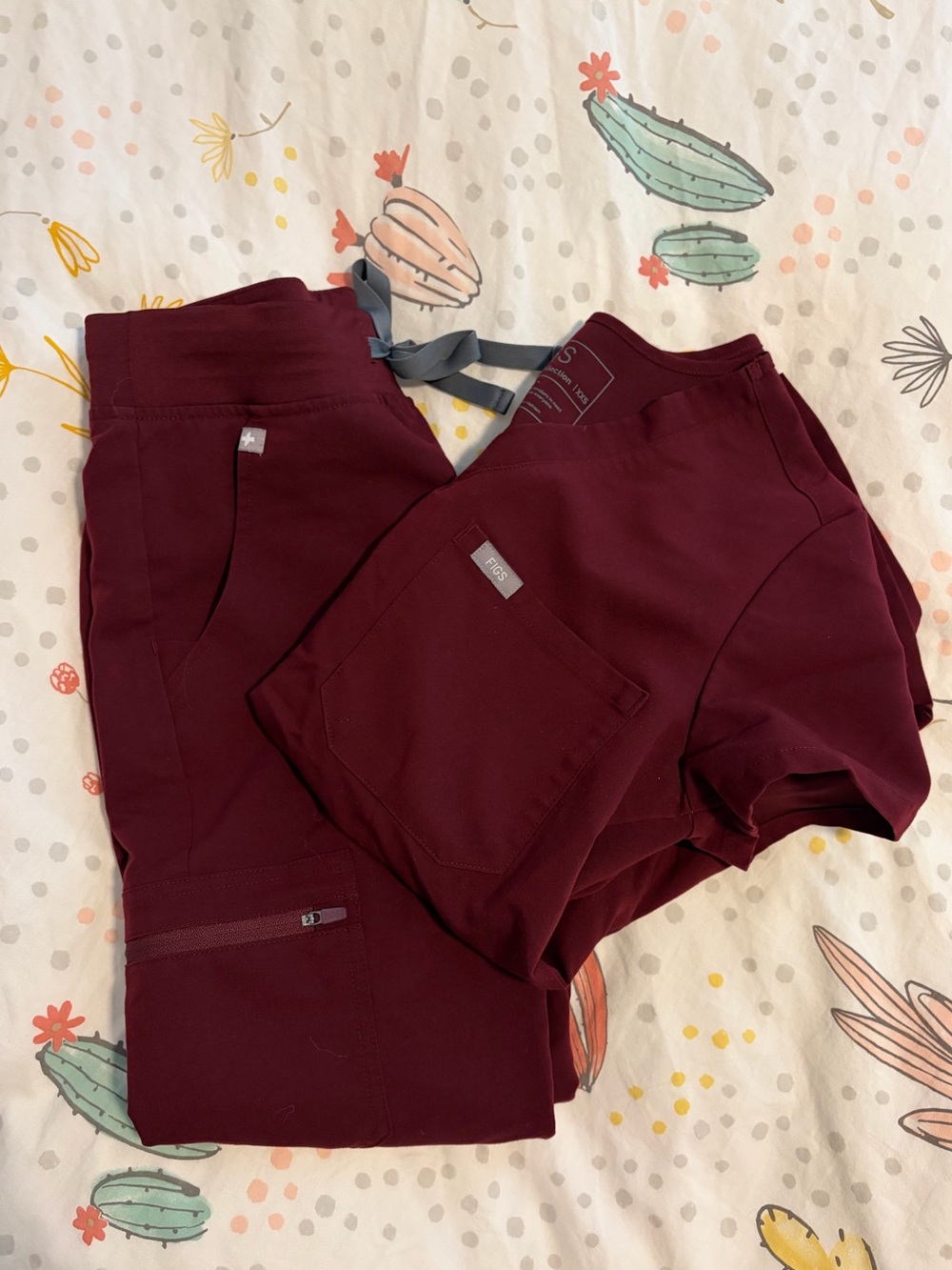 Figs Burgundy Scrub Set